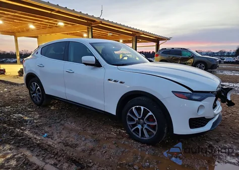 2017 Maserati Levante из США, поврежденный, VIN ZN661XUA6HX210543